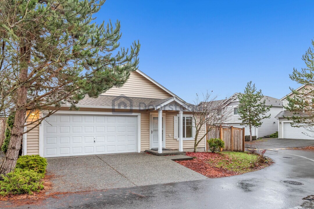 15715 26th Pl W in Lynnwood, WA - Building Photo