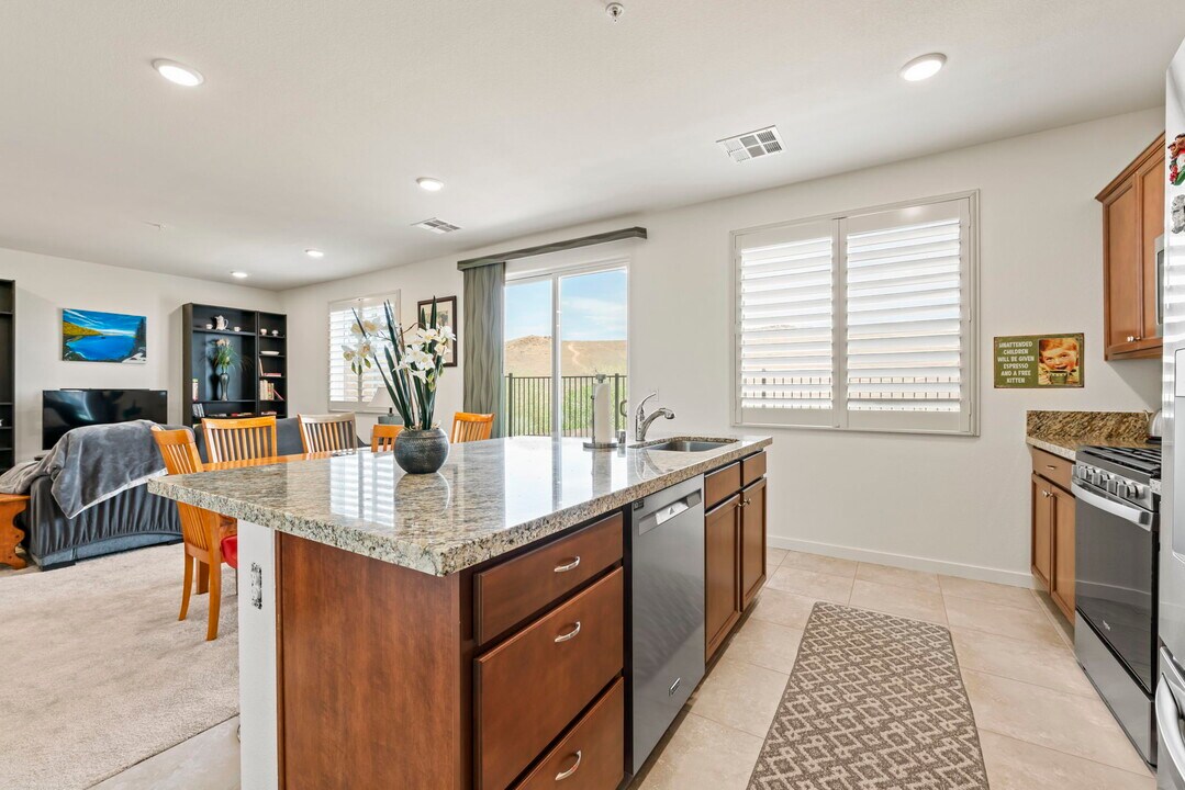 4928 Black Falcon Way in Sun Valley, NV - Building Photo