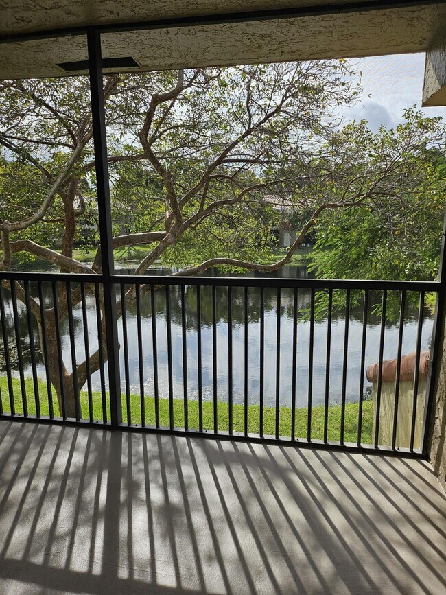 2472 NW 49th Terrace in Coconut Creek, FL - Building Photo - Building Photo