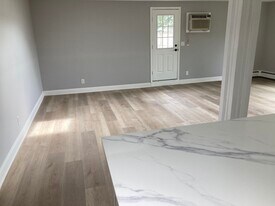 453 Veterans Memorial Hwy, Unit Upper level in Smithtown, NY - Building Photo