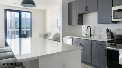 1007 S Mint St, Unit 805 in Charlotte, NC - Building Photo - Building Photo