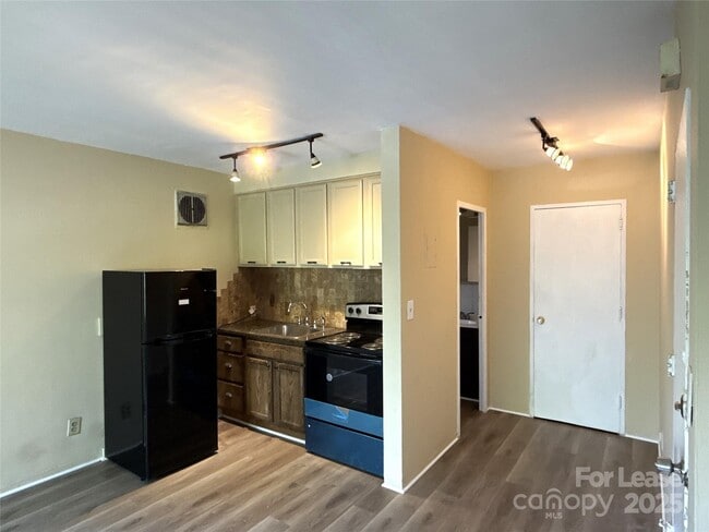 2126 E 7th St in Charlotte, NC - Building Photo - Building Photo