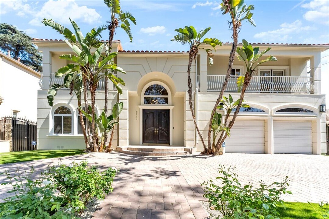 5150 Teesdale Ave in Valley Village, CA - Foto de edificio