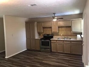 8030 Lawler St in Houston, TX - Building Photo - Building Photo