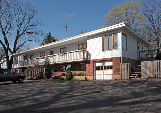 Hillside Apartments in Hutchinson, MN - Building Photo - Building Photo