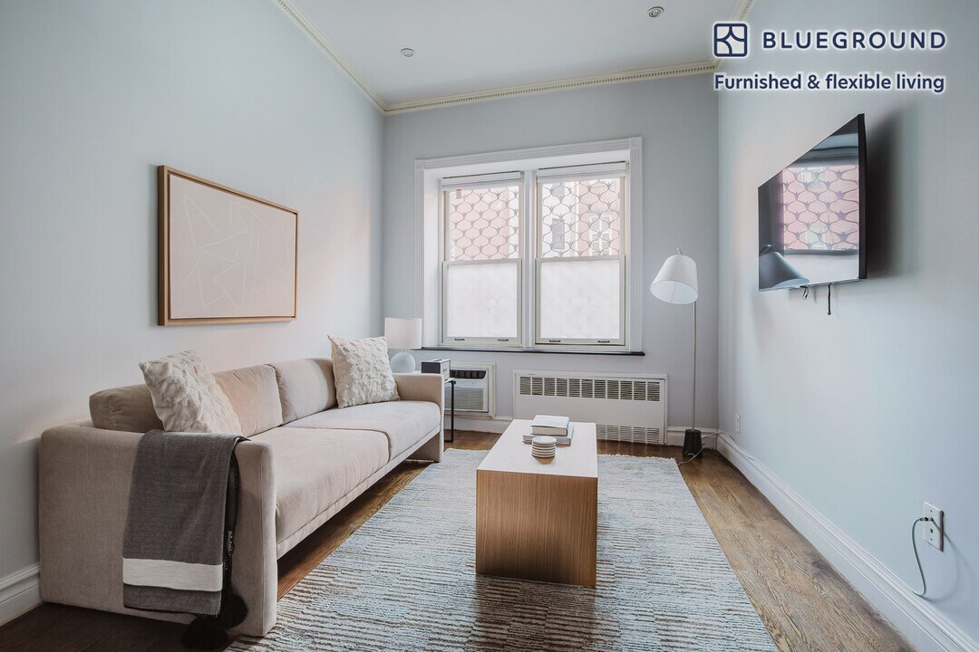 290 W 12th St in New York, NY - Building Photo