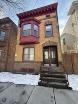 18 Dana Ave in Albany, NY - Building Photo