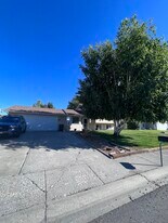841 Wildrose Ln in Blackfoot, ID - Building Photo