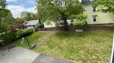 359 Crescent St, Unit Unit #2 Crescent St in Brockton, MA - Foto de edificio - Building Photo