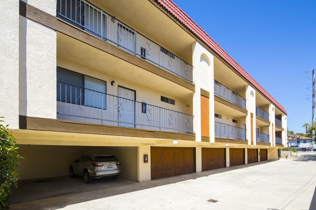 2608 W Alhambra Rd in Alhambra, CA - Foto de edificio - Building Photo