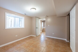 7 Cardinal Ln in Carpentersville, IL - Building Photo - Building Photo