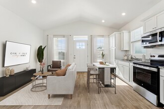 Oak Isle Cottages in Gainesville, FL - Building Photo - Building Photo