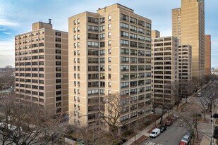 The Chippewa in Chicago, IL - Building Photo