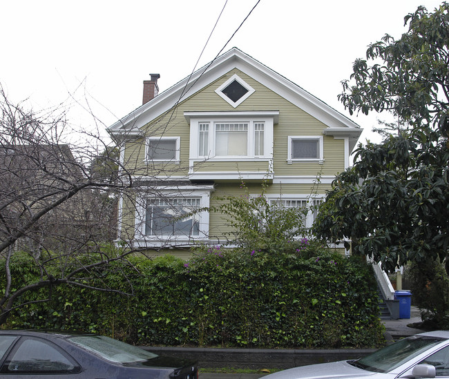 2545-2555 Benvenue Ave in Berkeley, CA - Building Photo - Building Photo