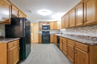 532 NW Janie Ln in Burleson, TX - Building Photo - Building Photo