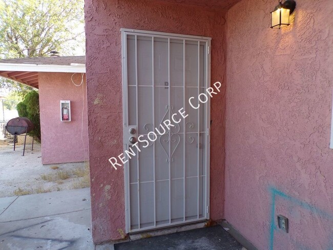 1131 Barstow Rd-Unit -Unit B in Barstow, CA - Building Photo - Building Photo