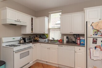 3144 N Oakley Ave, Unit A01W in Chicago, IL - Building Photo - Building Photo