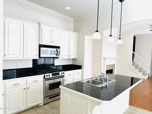 108 Laguna Ln in Lafayette, LA - Building Photo - Building Photo