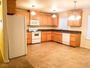 2517 Corona Ave in Medford, OR - Building Photo - Building Photo