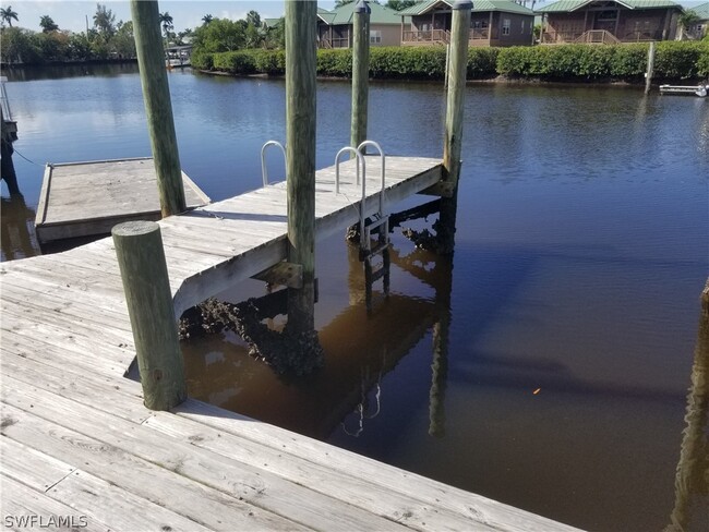110 Freesia St in Everglades City, FL - Building Photo - Building Photo