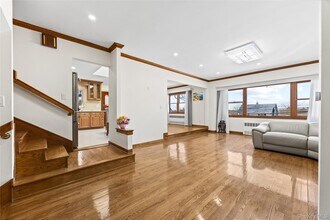 45-76-76 Browvale Ln in Queens, NY - Building Photo - Building Photo