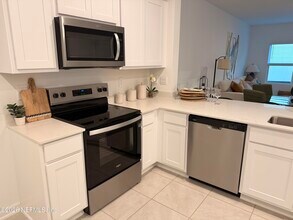 99 Playa De Luna Ln in St. Augustine, FL - Foto de edificio - Building Photo