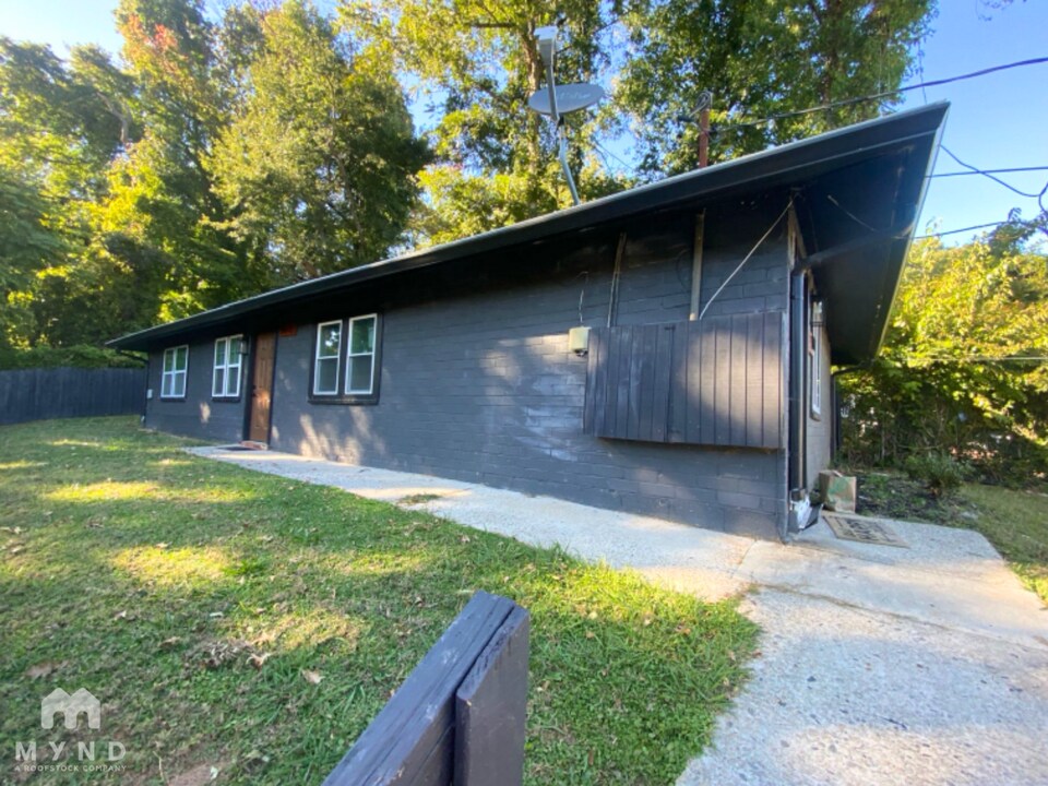 919 Hobson St SW in Atlanta, GA - Building Photo