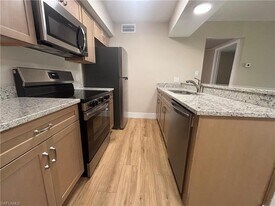 5305 Summerlin Rd in Ft. Myers, FL - Building Photo
