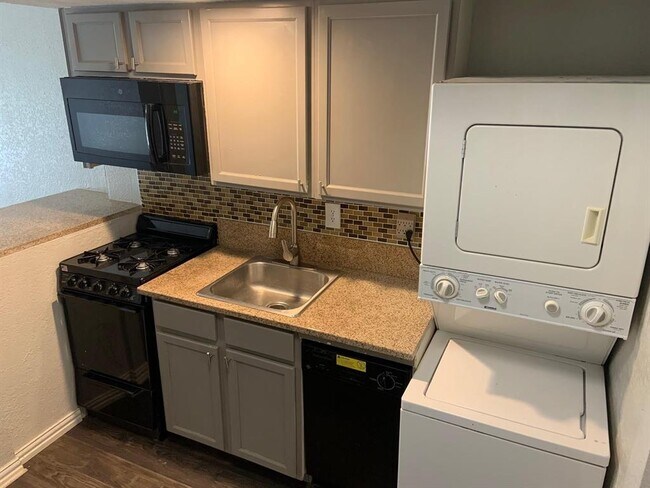 4335 Cedar Springs Rd-Unit -116 in Dallas, TX - Building Photo - Building Photo