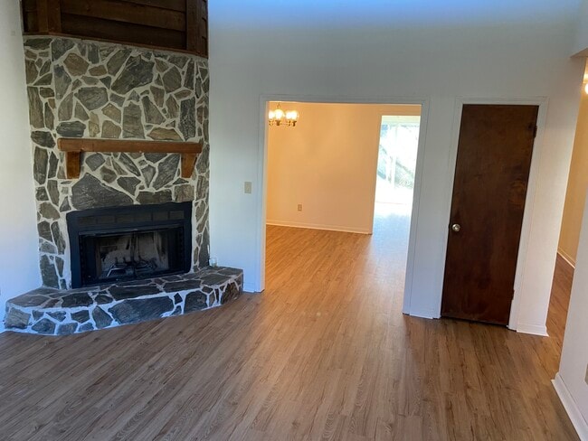property at 5010 Hawthorne Ct