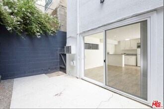 1261 Laurel Ave in West Hollywood, CA - Building Photo - Building Photo