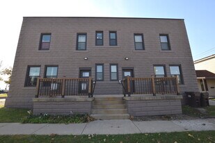 97 Gates St in Crystal Lake, IL - Building Photo