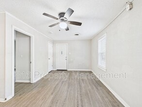 1901 S Ash Ave in Independence, MO - Building Photo - Building Photo