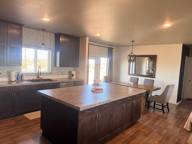 36 Calle Enrique in Santa Fe, NM - Foto de edificio - Building Photo