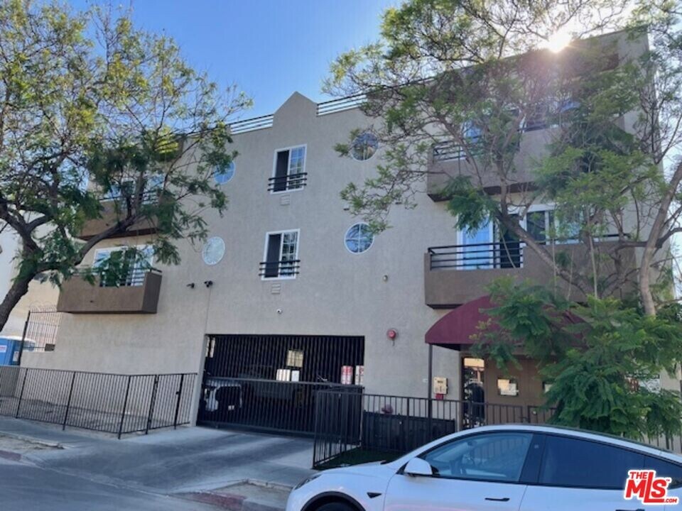 1212 Arapahoe St in Los Angeles, CA - Building Photo