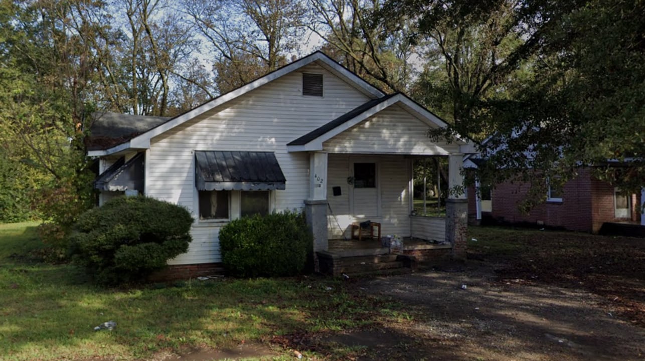 402 E Garland Ave in Helena-West Helena, AR - Building Photo