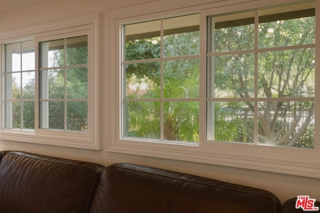 5240 Buffalo Ave in Los Angeles, CA - Building Photo - Building Photo