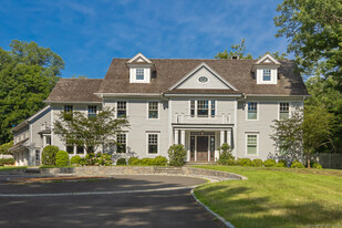 30 Woody Ln in Westport, CT - Foto de edificio - Building Photo