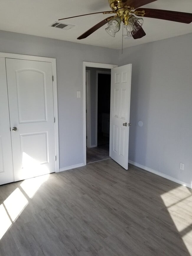 property at 511 E Sayers Ave