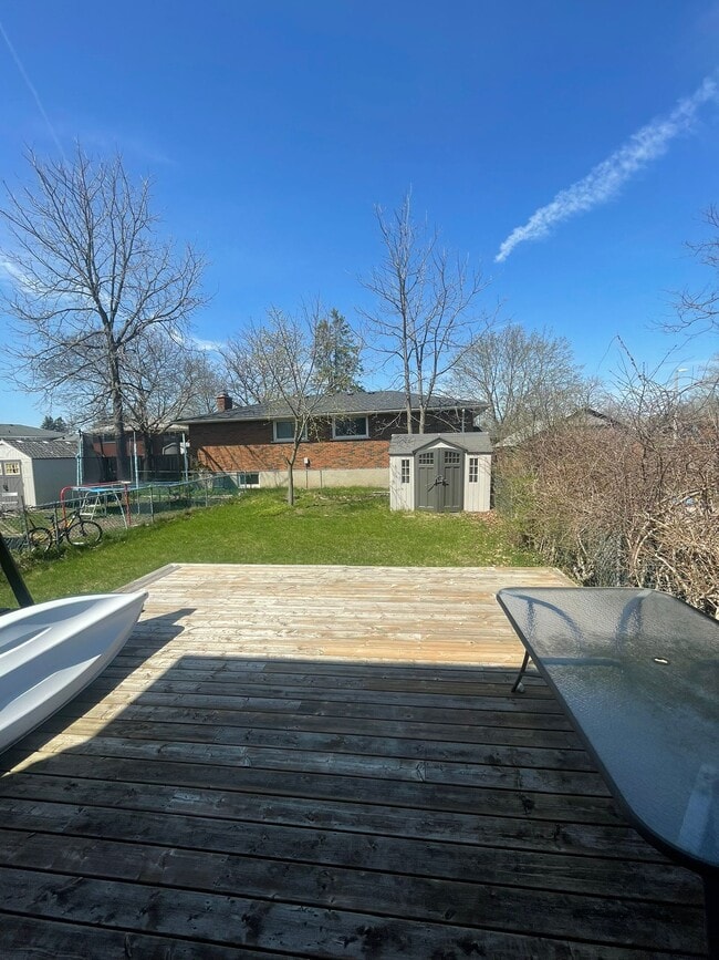 126 Conroy Cres in Guelph, ON - Building Photo - Building Photo
