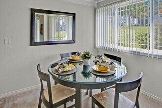 Andorra in Mountlake Terrace, WA - Foto de edificio - Building Photo