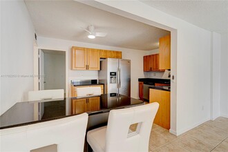 1801 S Treasure Dr in North Bay Village, FL - Building Photo - Building Photo