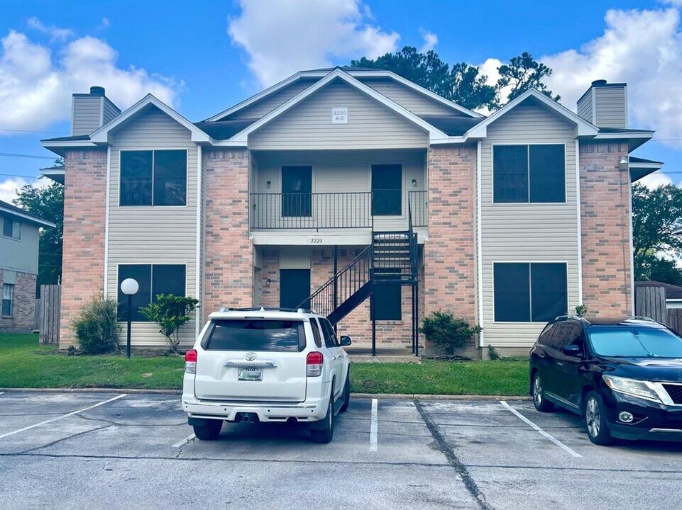 2220 Millstone Dr in Houston, TX - Building Photo