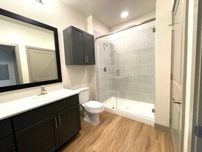 705 E Olympic Dr in Pflugerville, TX - Foto de edificio - Building Photo