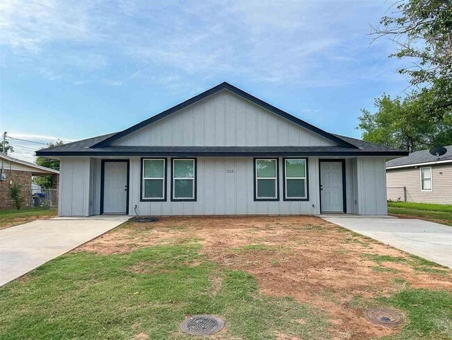 223 Loch Lomond Dr in Wichita Falls, TX - Building Photo - Building Photo