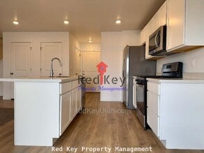 14 N Wayne Wy in Grantsville, UT - Building Photo - Building Photo