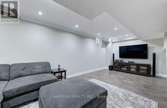 131 Spring Creek Dr in Hamilton, ON - Building Photo - Building Photo