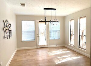 1935 Creekshire Dr in Sugar Land, TX - Building Photo - Building Photo