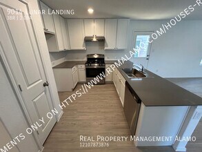 9014 Lunar Lndg in San Antonio, TX - Building Photo - Building Photo