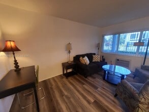 600 Layne Blvd in Hallandale Beach, FL - Building Photo - Building Photo